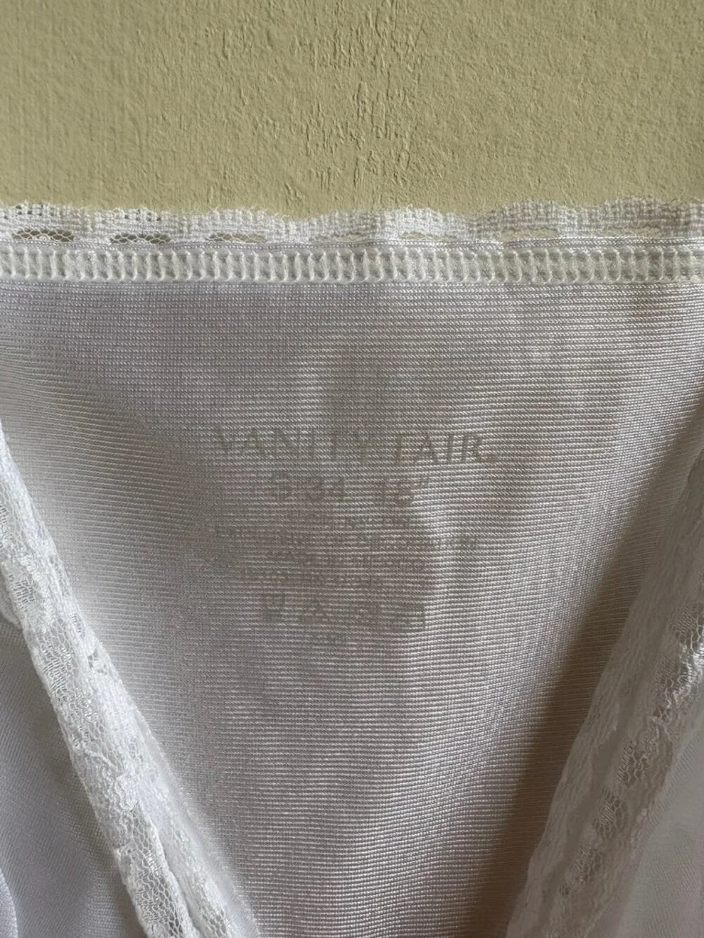 Women's Vanity Fair White Nightgown - Size S (34/18